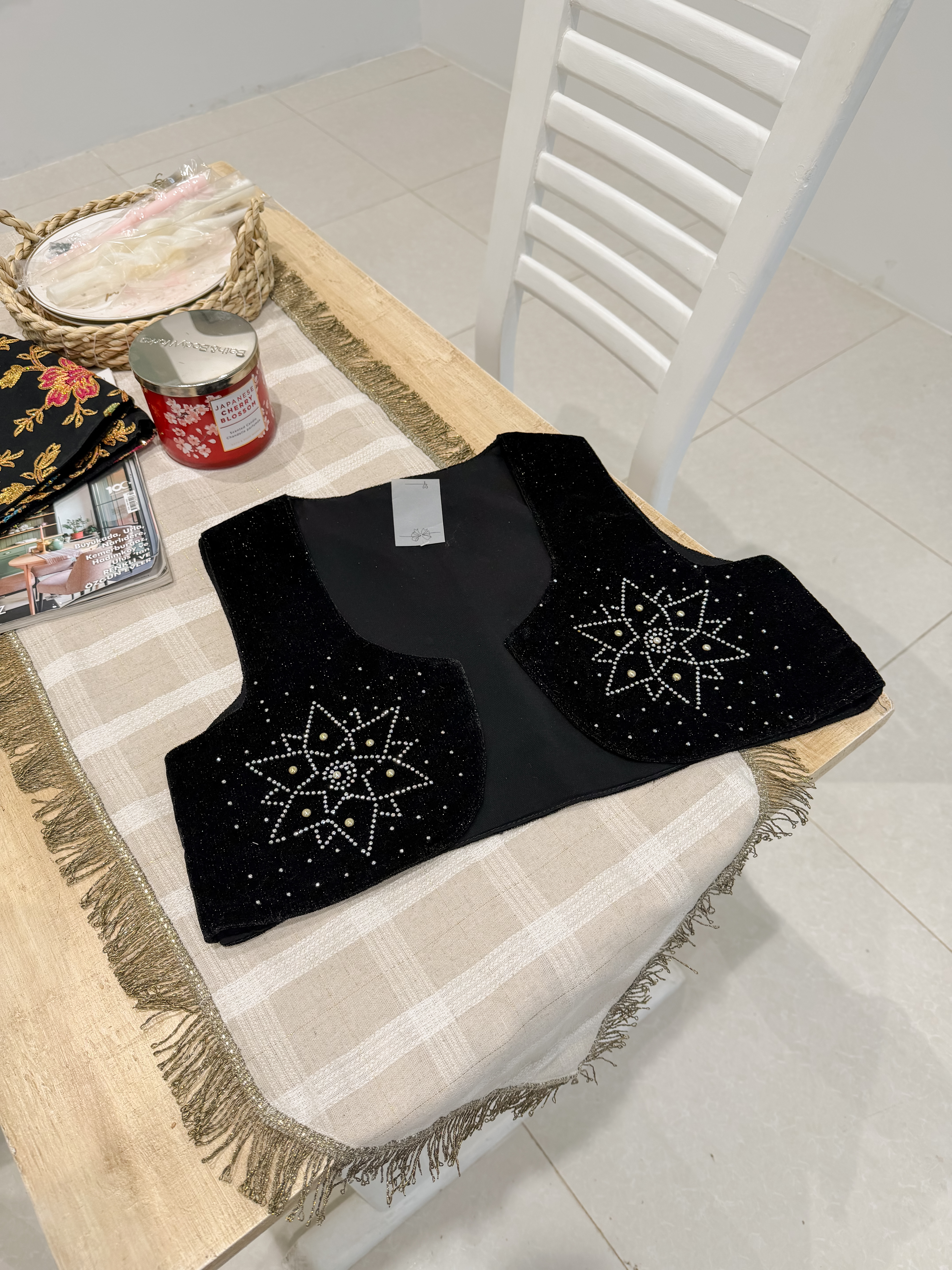 وست/ جلیقه با پارچه وارداتی و نگین کوبی